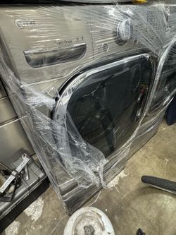 Lg Front Load Washer and Dryer Set Gas