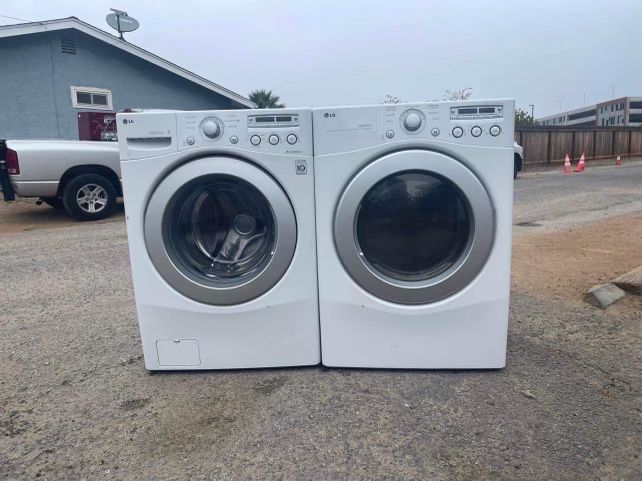 LG Washer And Gas Dryer Laundry Set 