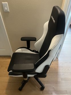 Maxnomic Pro Chief BWE Gaming Chair for Sale in Simi Valley CA