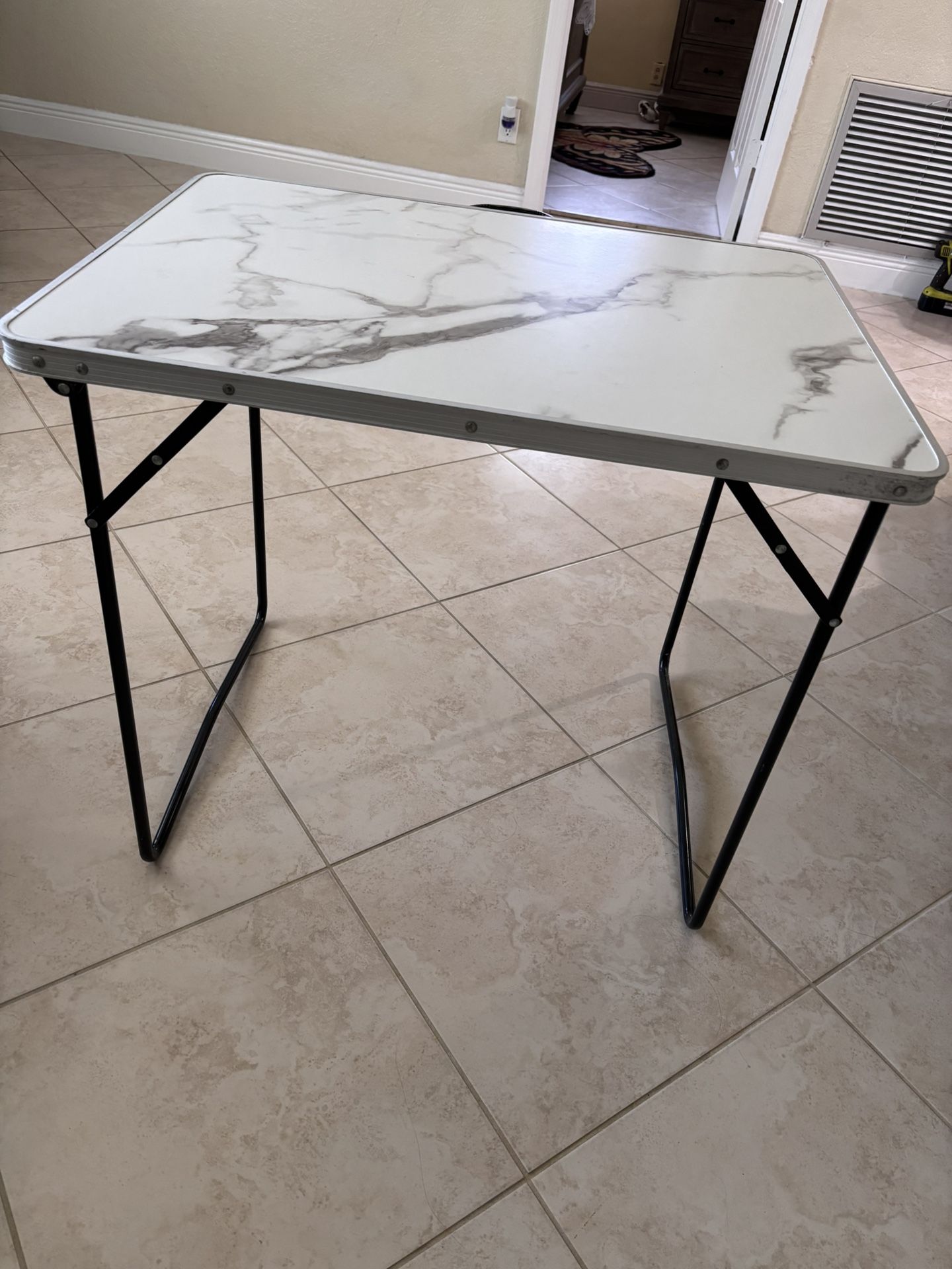 Small foldable table
