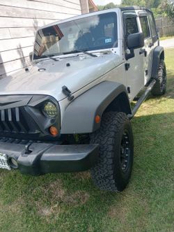 2010 Jeep Wrangler 3.8 Males 152 Everything Is Working Yes The Check Light On $12000 I Don't Know What's The Problem