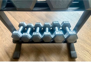 In NEW Condition Set Of Cast Iron Hex Dumbbells 8s, 10s, 15s 20s  And  25s. Total: 156 lbs [ RACK NOT INCLUDED]