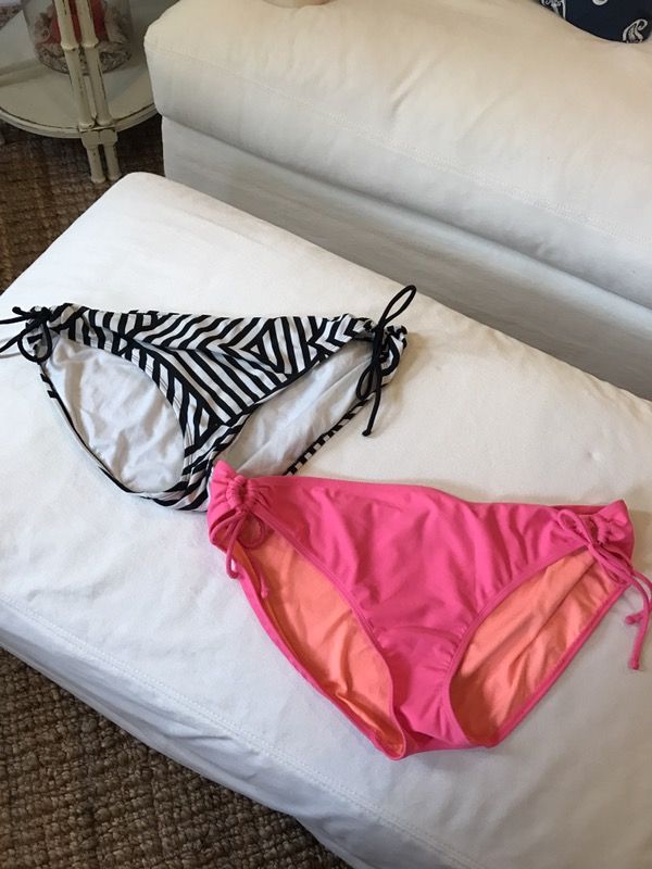 Set of 2 women's bikini bottoms worn once 5.00 for both size XL