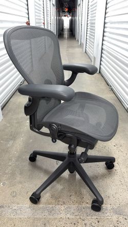 Herman Miller Aeron Remastered with Fully Loaded Armrests Size (B)