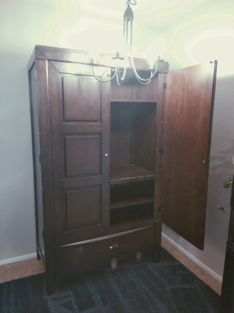 Entertainment Stand/Armoire