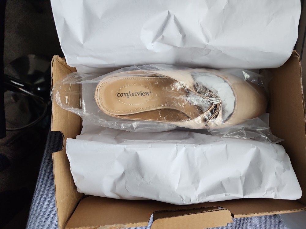 Women's Dress Shoes 11W Nude ComfortView