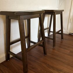 🍷✨ Set of 2 Wooden Barstools – The MVPs of Your Kitchen Counter 😎