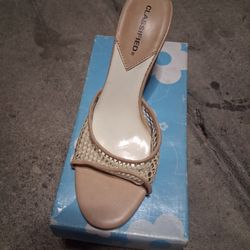 Size 6 HEELS NEW IN BOX