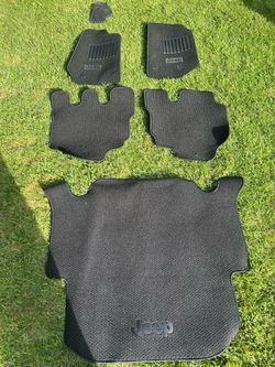 Jeep Wrangler floor mats - never used