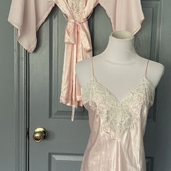 Val.Mode Silky Satin Pink Floral Embroidered Vintage Kimono Robe & Nightgown Set.