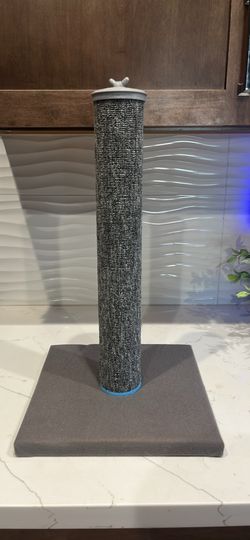 SmartyKat Scratch N Spin Tall Cat Scratching Post - Like New!