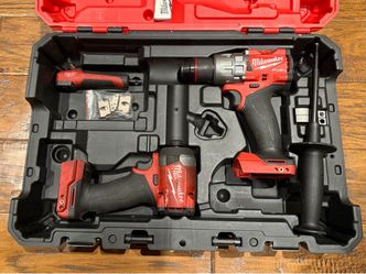 Milwaukee M18 FUEL Hammer Drill and Impact Driver Combo Kit