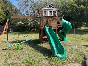 Backyard Discovery Bristol Point Playground Swingset