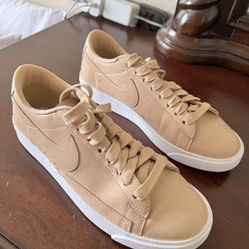 Women’s Nike Sneakers 