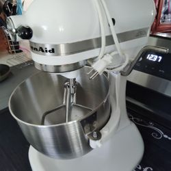 KitchenAid Stand Mixer (Classic)