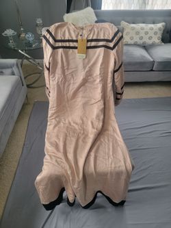 Beautiful brand new medium size shukr abaya. (MUST SELL TODAY)