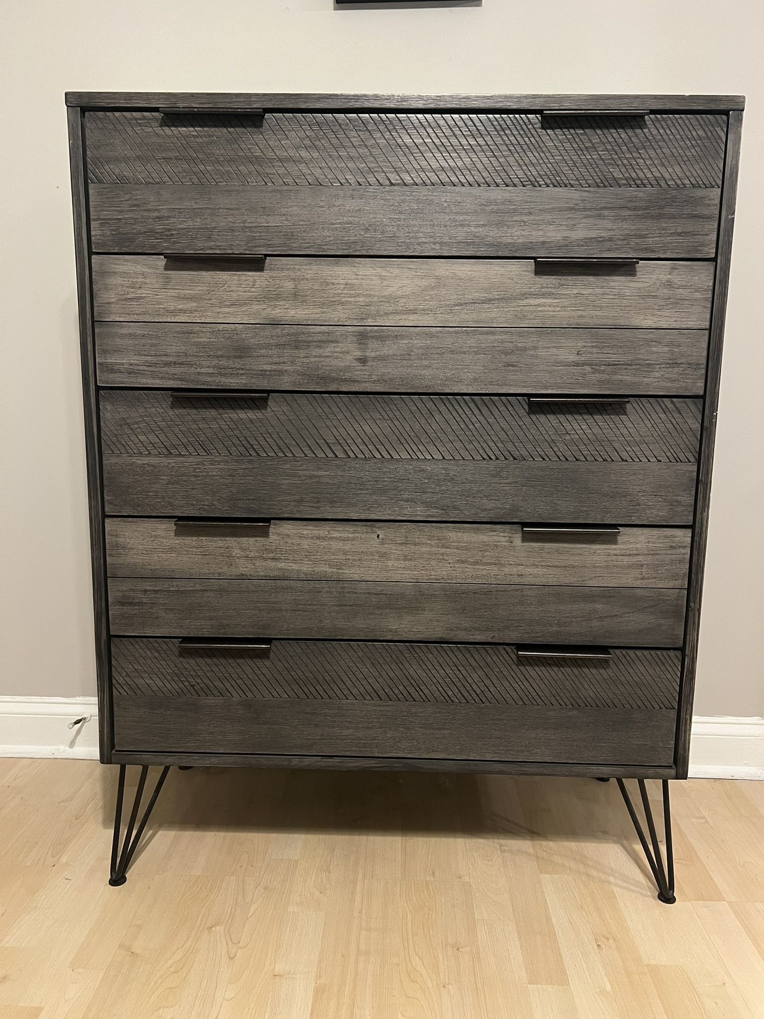 5-Drawer Solid Wood Dresser / Chest