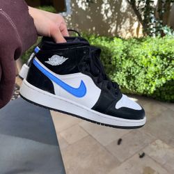 4Y Jordan Mids( Racer Blue Color way)