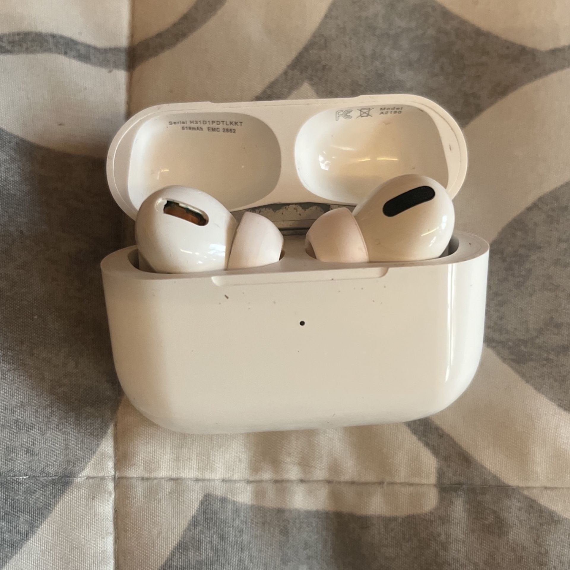 Apple airpods pro newest used