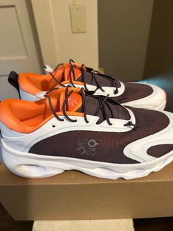 On Cloud. Lowe. Size:10. $250