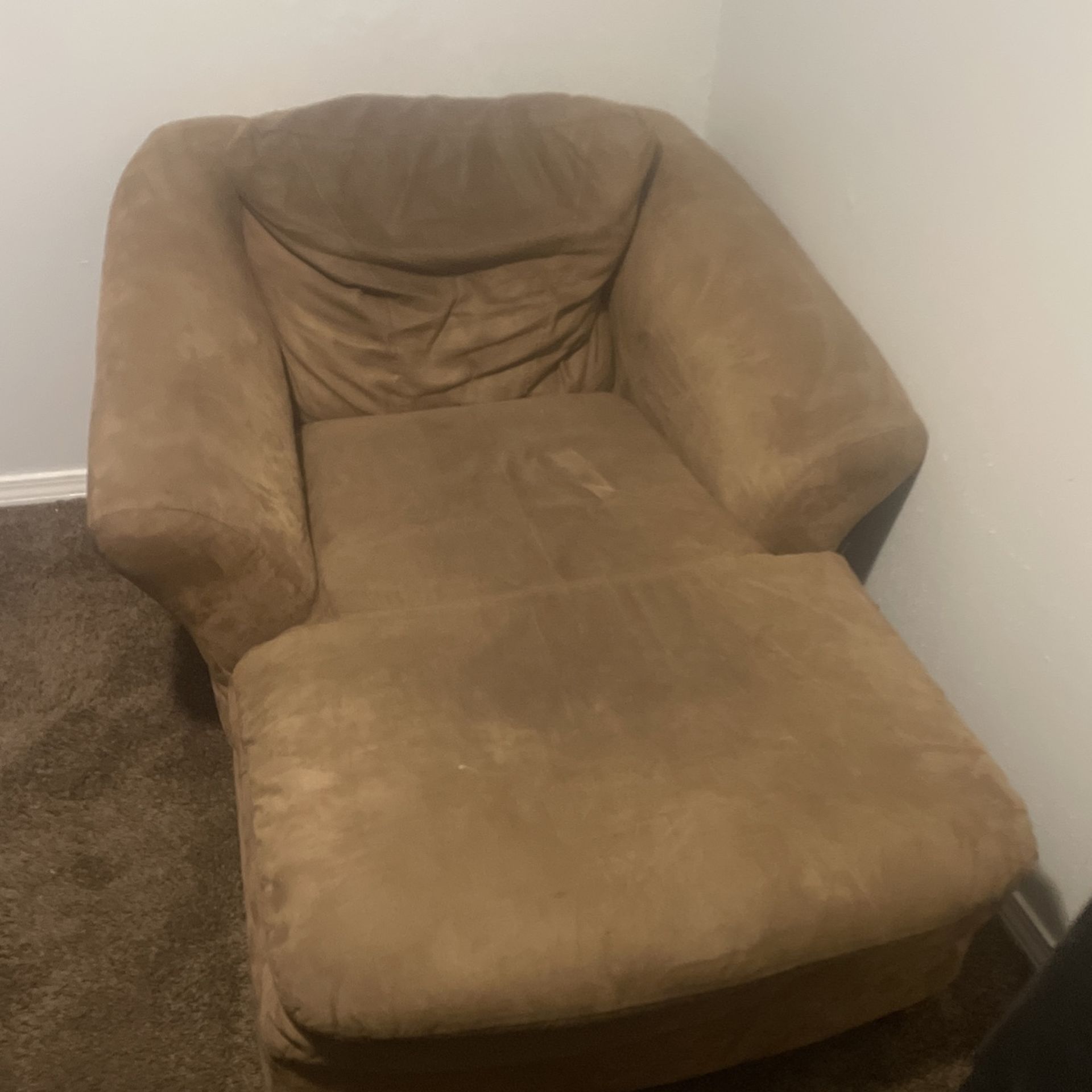 Chase Lounge Chair