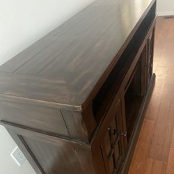 Entertainment Center / Tv Stand 