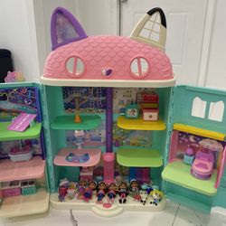 Gabby House With Figures