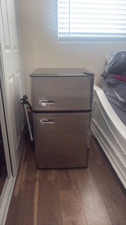 Mini fridge