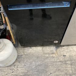 Kitchen Aid Dishwasher In Glossy Black New Open Box