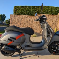 2025 Vespa GTV 310 (Only 12 Miles!)