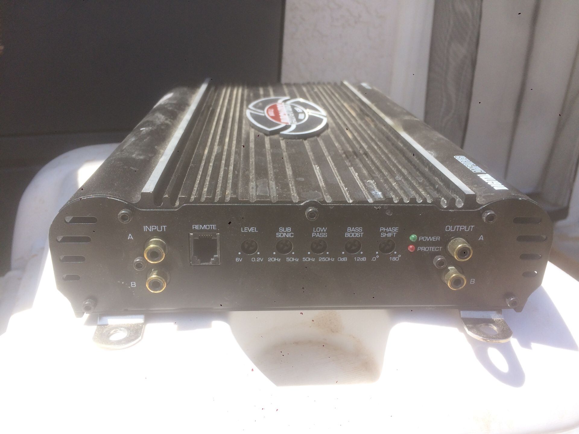 Avionixx audio video digital amp Axd 2200m for Sale in Victorville, CA