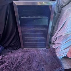 Insignia mini Fridge