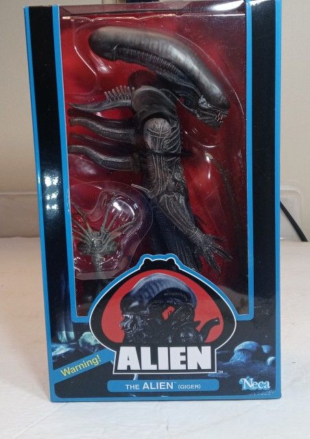 NECA - Aliens  - " The Alien Giger 40th Anniversary" Xenomorph 7" Action Figure With Face Hugger -Nee-
