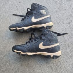 Jordan 1 Mid
Little/Big Kids' Cleats