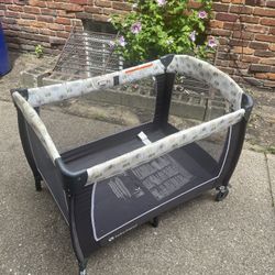 Baby Play Pin/ Baby Crib 
