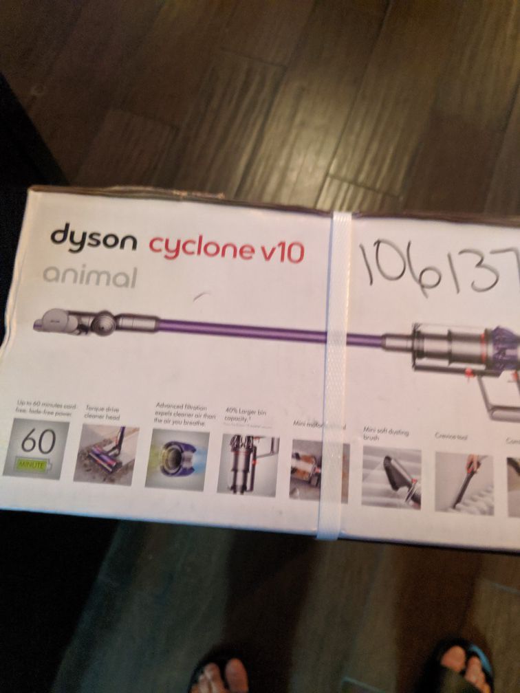 Brand new never used Dyson V10