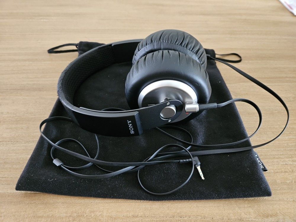 Sony MDR-XB500 40mm XB Diaphragm Driver Extra Bass Headphones