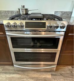 Samsung NaturalGas stove in Campbell River