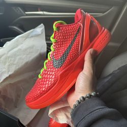 VVNDS Kobe 6 reverse Grinch Size 8