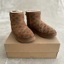 UGG Classic Mini II Embossed Chestnut Suede Sheepskin Lined Ankle Boots Women 6