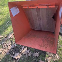 Wood Chipper Uses 3- Point Tractor Connection. 