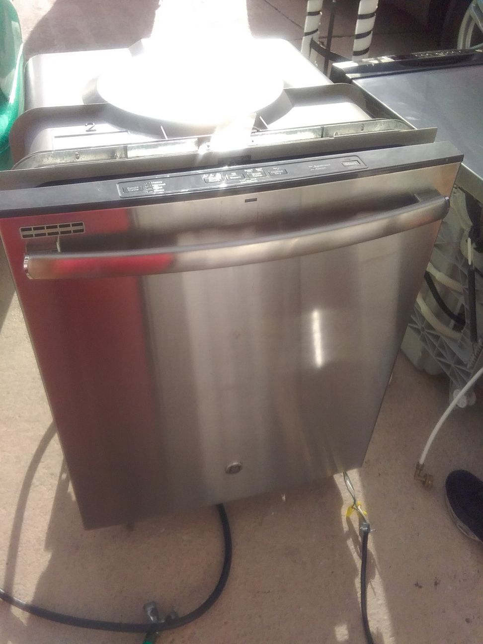Stainless steel ge dishwasher with plastic tub in good working condition