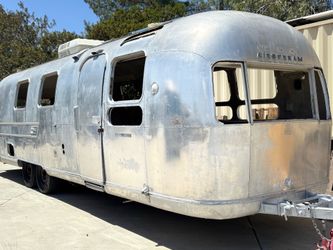 1978 Airstream Sovereign 31’ Project Trailer – Clean Restoration Candidate