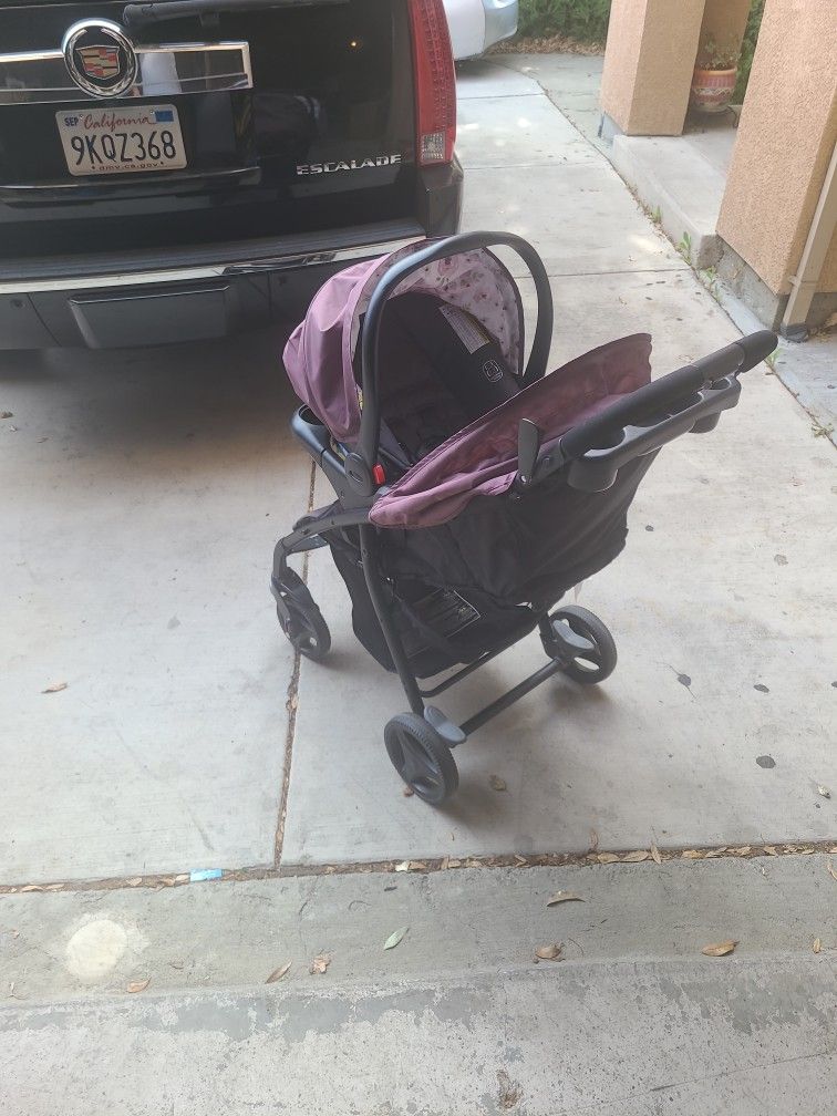 GRACO.  stroller With  Carseat  Only Used A Few Times