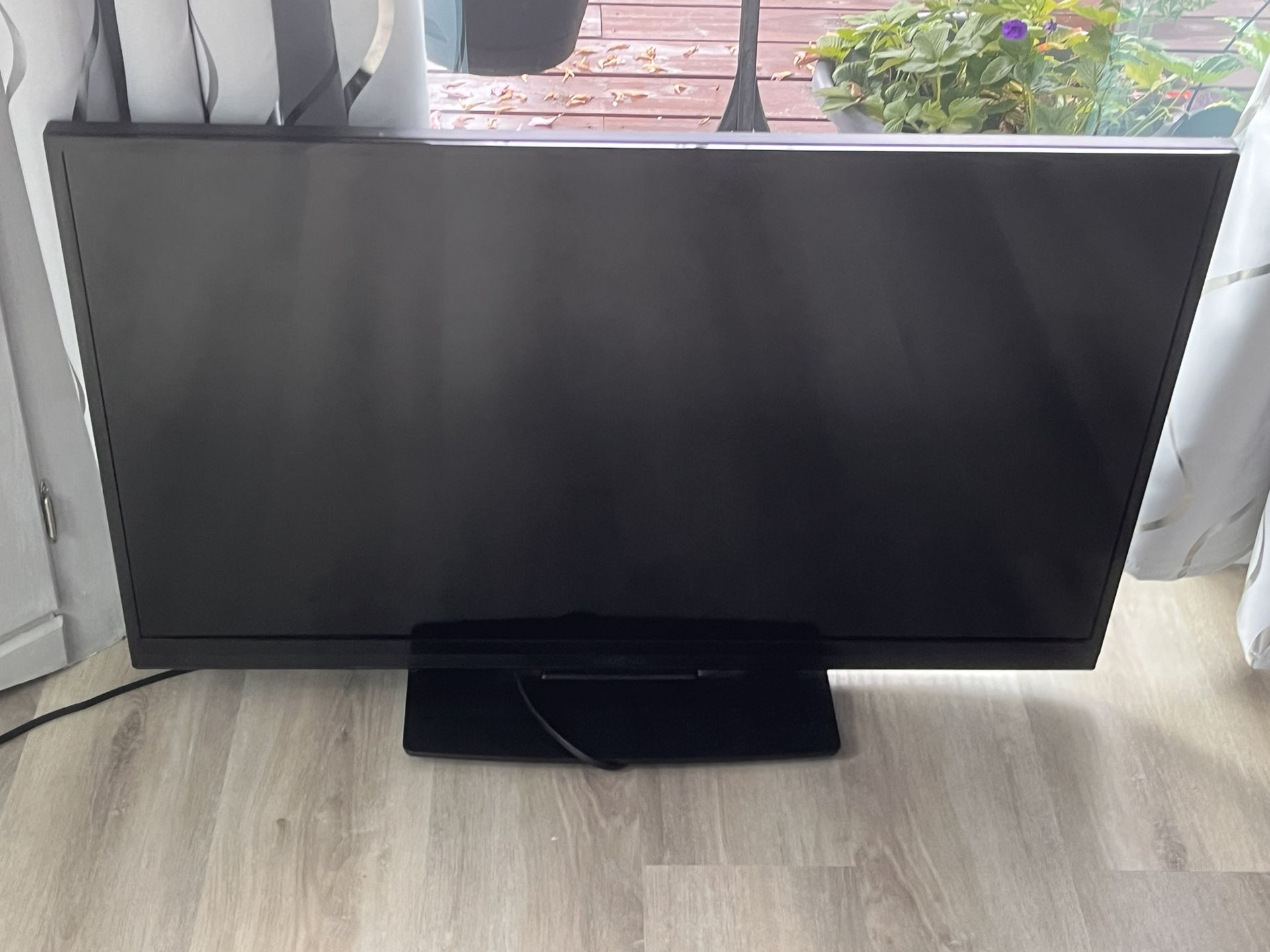 Insignia 32 Inch Color Tv