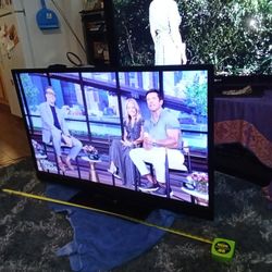 INSIGNIA.  55. ".  FLAT SCREEN. TV. 