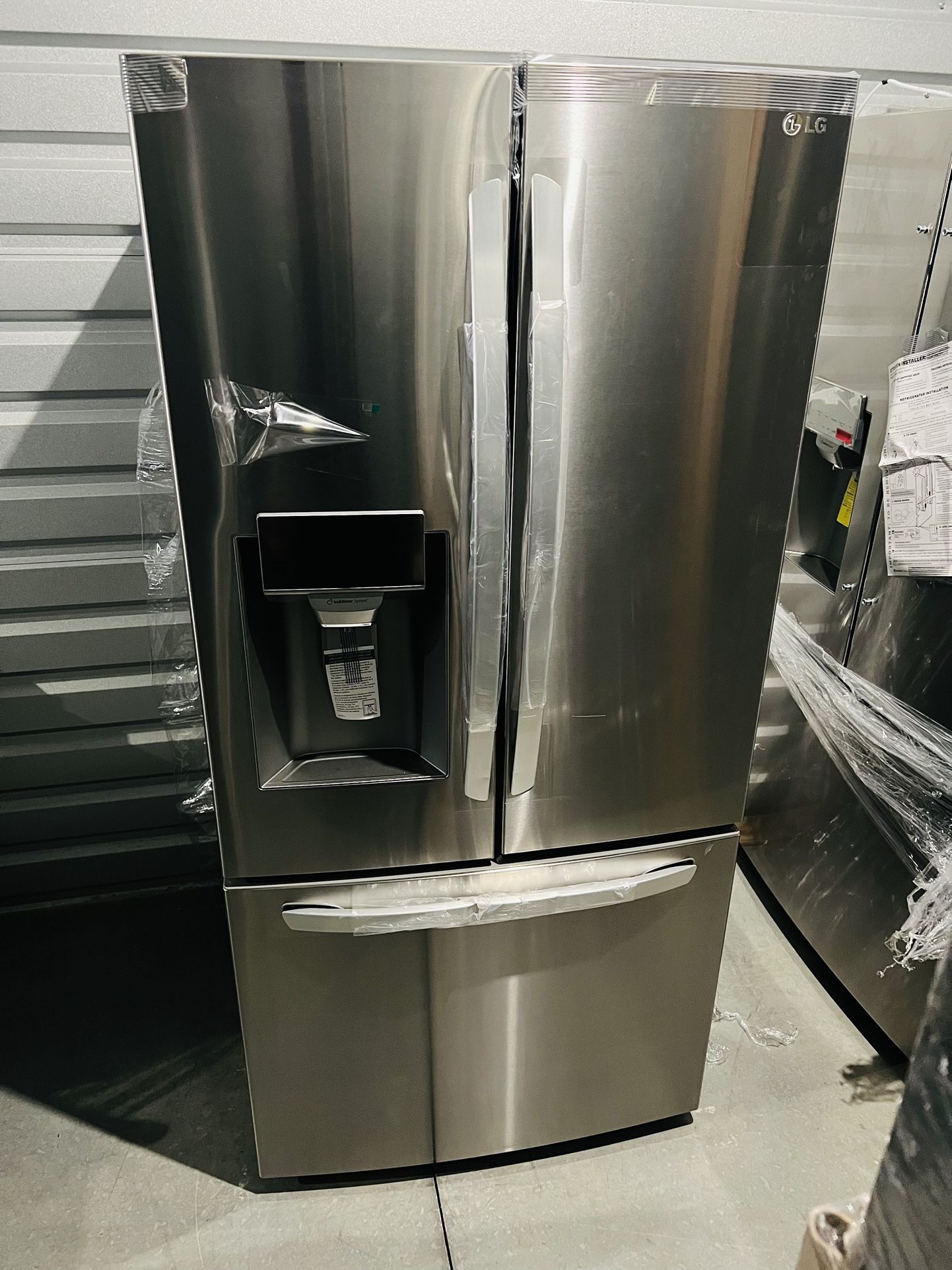 Refrigerator 33 Inches