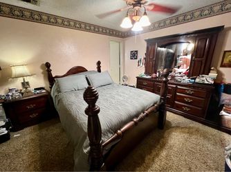 L@@k Queen size bedroom set very sturdy