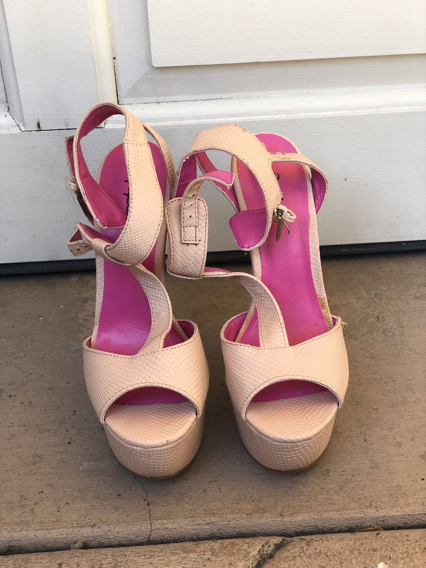 Shoes Size 7