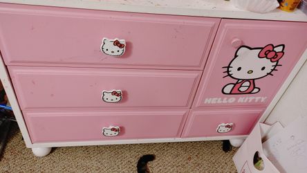 Hello kitty dresser with mirror deals